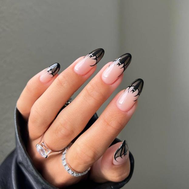 Manicura con dibujos de murciélagos para Halloween