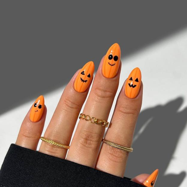 Uñas con dibujos de calabazas de Halloween