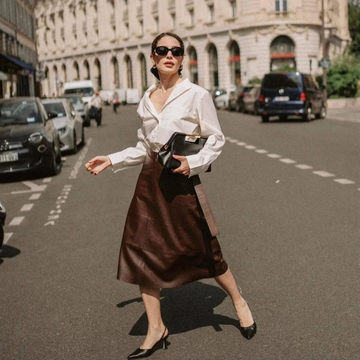 Influencer con falda midi tendencia/@MELODIEBANCE