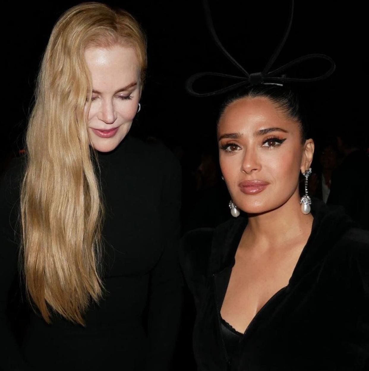 Nicole Kidman y Salma Hayek en el desfile de Balenciaga/@salmahayek