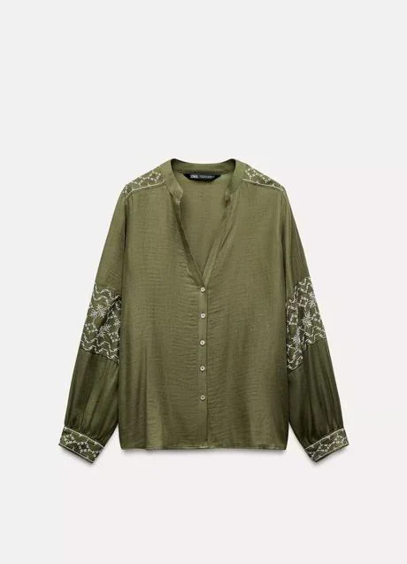 Blusa verde de Zara (25,95 euros)