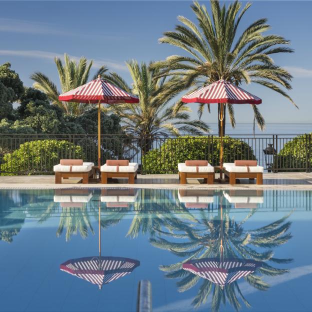 Una de las piscinas de El Fuerte Marbella, un lugar perfecto para relajarse tras disfrutar de la exquisita propuesta gastronómica de este emblemático hotel malagueño. /DR