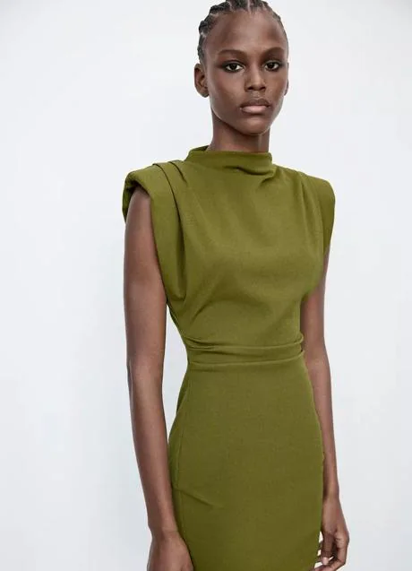 Vestido verde de Zara (25,99 euros)