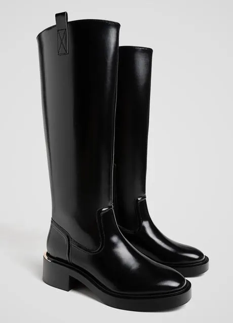 Botas negras de Stradivarius (45,99 euros)