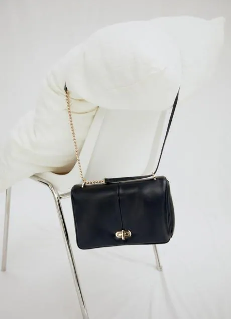 Bolso negro de Sfera (19,99 euros)