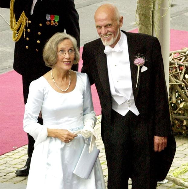 Los padres de Mette-Marit, ya divorcidos, en la boda de su hija con el príncipe Haakon de Noruega. 