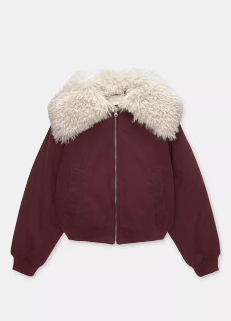 Chaqueta tipo bomber de Pull & Bear (45,99 euros)