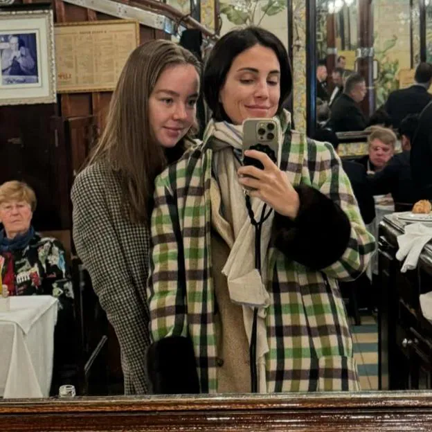 Por qué se llevan tan bien Alexandra de Hannover y Sassa de Osma: un vestido de novia, vacaciones juntas y mucha moda