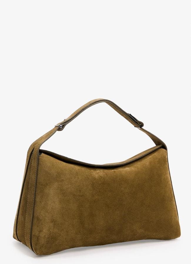 Bolso de hombro de serraje en marrón de Zara.