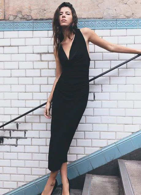 Vestido negro de Zara (22,95 euros)