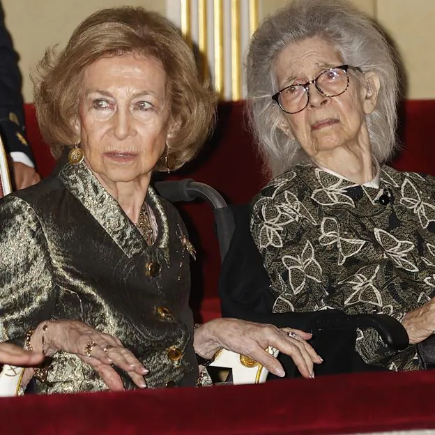 Sofía e Irene de Grecia, en el Teatro Real, en la entrega de Premios BMw de Pintura. 