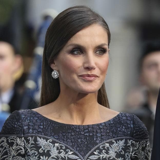 La reina Letizia con los pendientes, en los Premios Princesa de Asturias de 2018. 