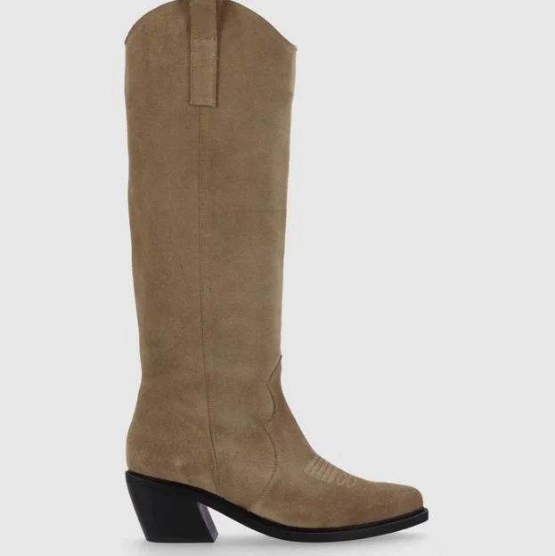 Botas de mujer de ante estilo cowboy con detalles bordados (204€ en El Corte Inglés)