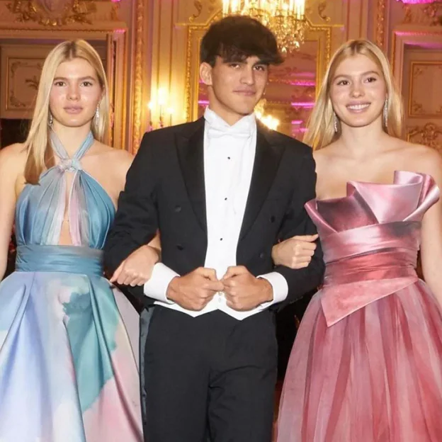 Cristina y Victoria Iglesias Rijnsburger en el Baile de Debutantes de 2019. 