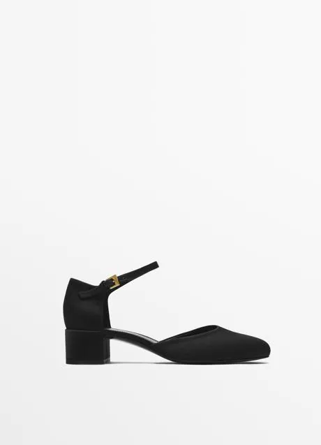 Zapatos negros de Massimo Dutti (89,99 euros)