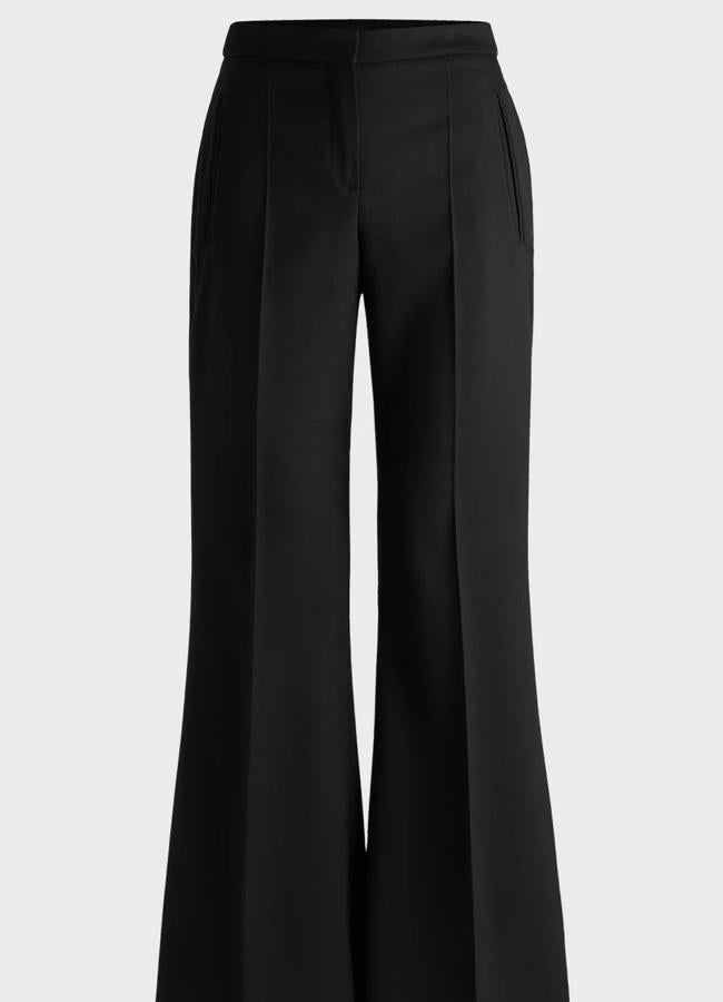 Pantalones negros de Hugo Boss, 259 euros..