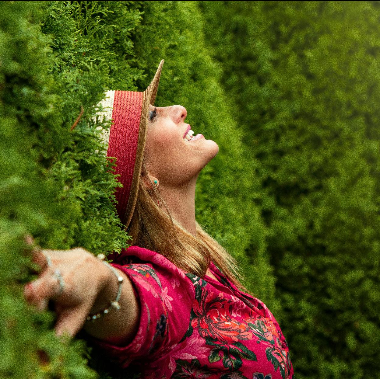 Para aumentar tus niveles de felicidad y bienestar deberías reservarte de dos a tres horas libres al día. /Foto de andre furtado en pexels