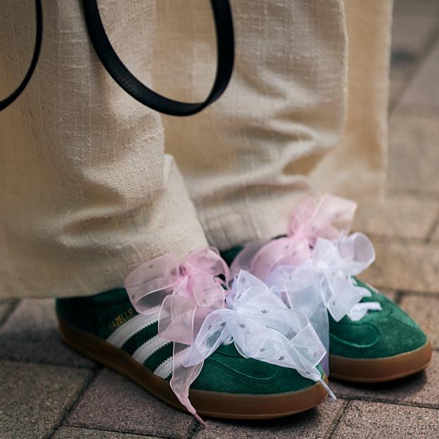 Hace años que compro zapatillas Adidas Gazelle y este 2025 elegiré un diseño en el color tendencia, el Mocha Mousse