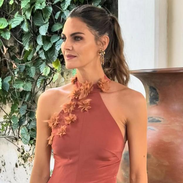 Amaia Salamanca con vestido made in Spain.