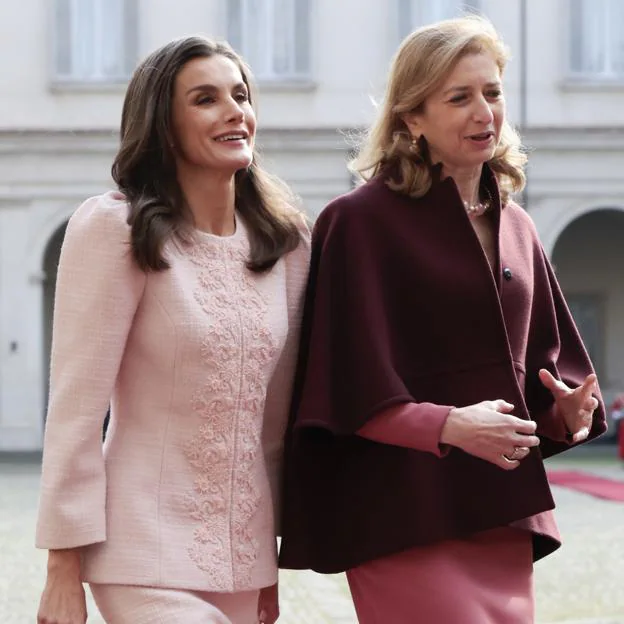 La reina Letizia, acompañada por Laura Mattarella. 