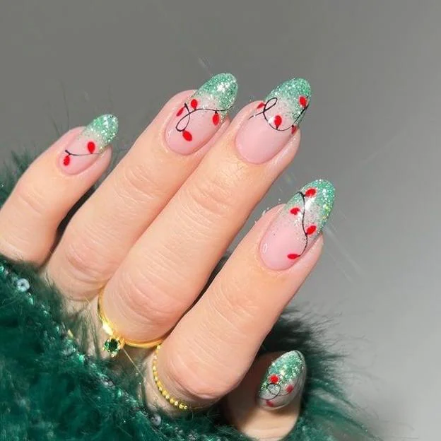 Uñas de Navidad con glitter y dibujos de luces