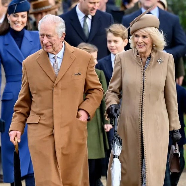 Quién es quién en la polémica mesa de Navidad de Carlos III: del invitado más incómodo a los desterrados