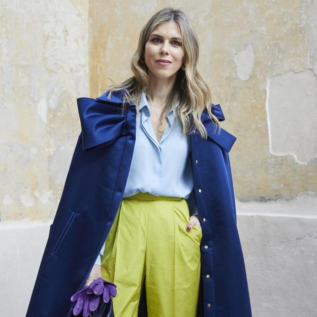 El elegante look de invitada de Manuela Villena en el desfile de Antonio García: con pantalones y perfecto para invierno