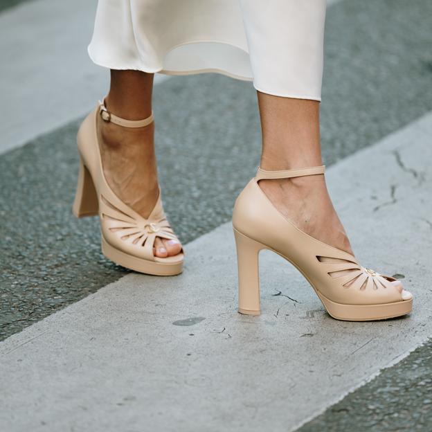 Vuelven los peep toes: 5 zapatos para lucir en 2025 la tendencia más controvertida de los 2000