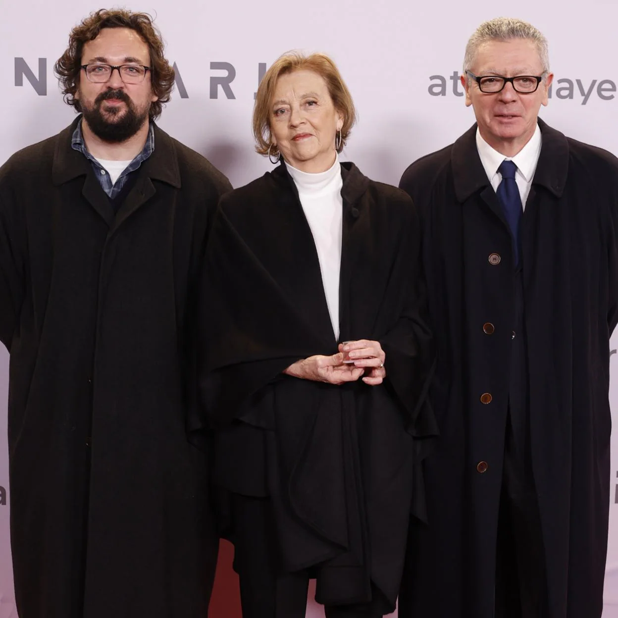 Rodrigo Ruiz Gallardón en la presentación de su nueva serie junto a sus padres. /gtres