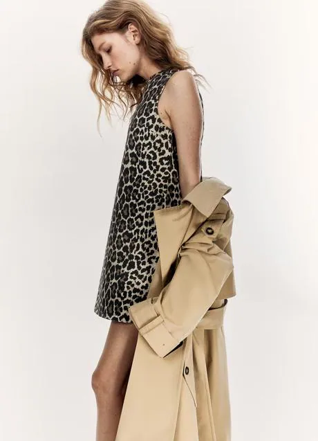 Vestido con estampado de leopardo de H&M (34,99 euros)