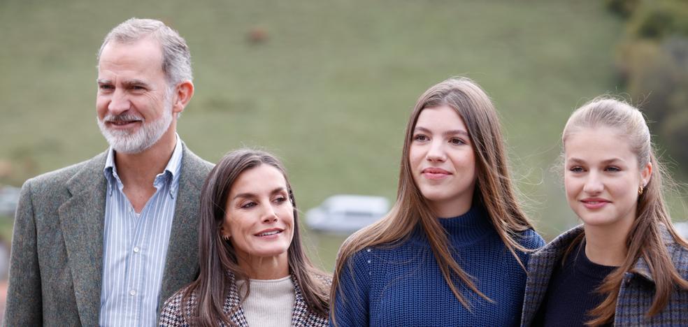 Los reyes de España y sus hijas visitan por sorpresa Valencia | Mujerhoy