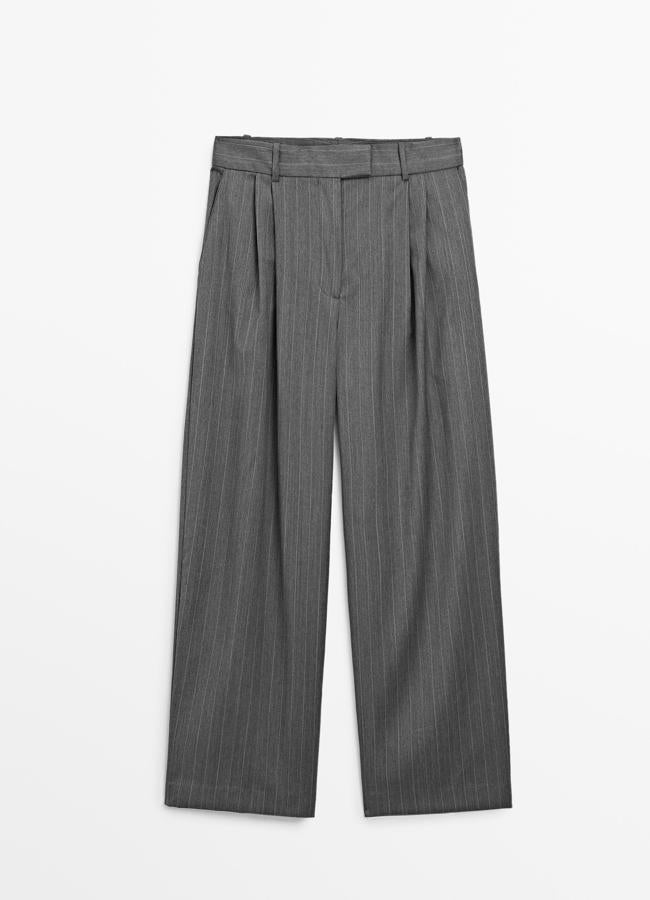 Pantalones straight fit raya diplomática de Massimo Dutti (89,95€)