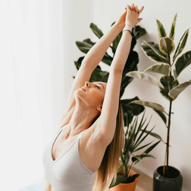 Bolster de yoga: cómo se usa el accesorio de fitness que acelera el metabolismo y te ayuda a relajarte