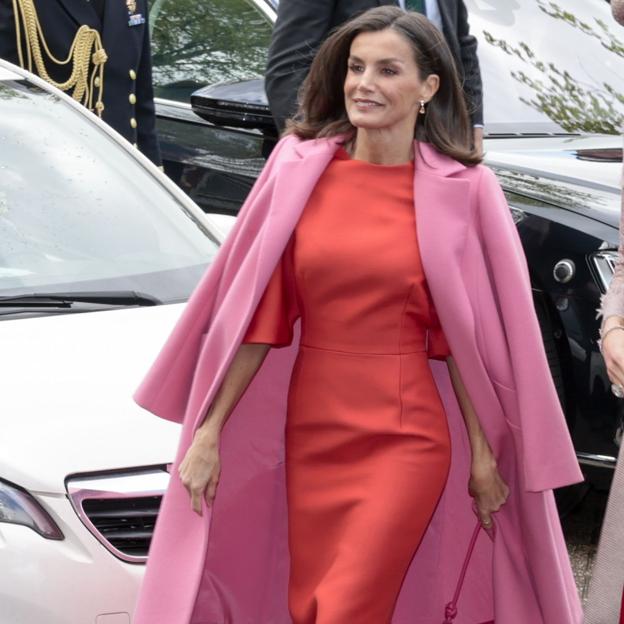 Hemos encontrado en las rebajas de Sfera el abrigo más especial del armario de la reina Letizia