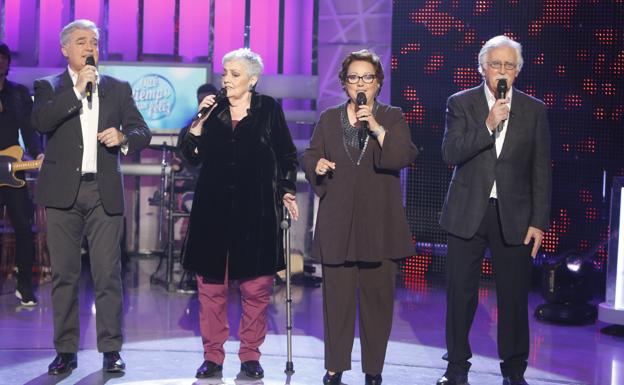 El grupo musical El Consorcio con Carlos Zubiaga, Estíbaliz Uranga, Iñaki y Amaya Uranga. 