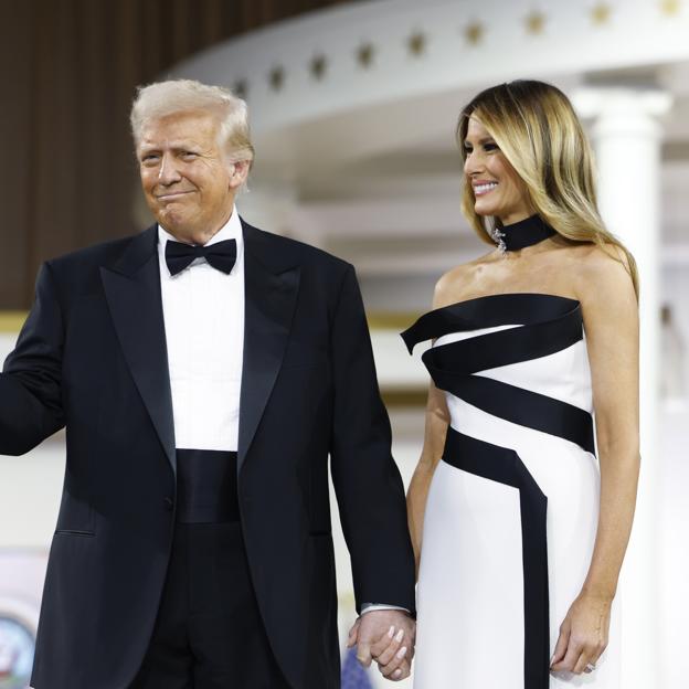 El espectacular segundo look de Melania Trump en la investidura: collar de Cenicienta y vestido de firma francesa