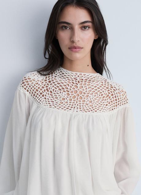 Camisa blanca de Mango (49,99 euros)