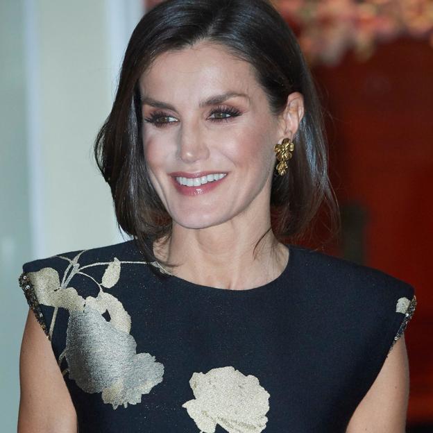 La reina Letizia con el vestido de Dries Van Noten.