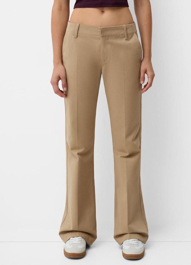 Pantalones camel tipo chinos