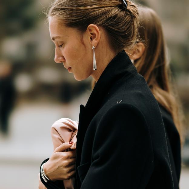 Cálidos, elegantes y duraderos: tres perfumes de invierno que adoran las francesas