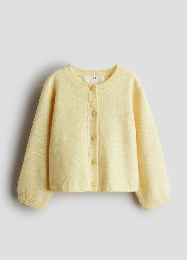 Cárdigan amarillo de H&M, 19,99 euros.