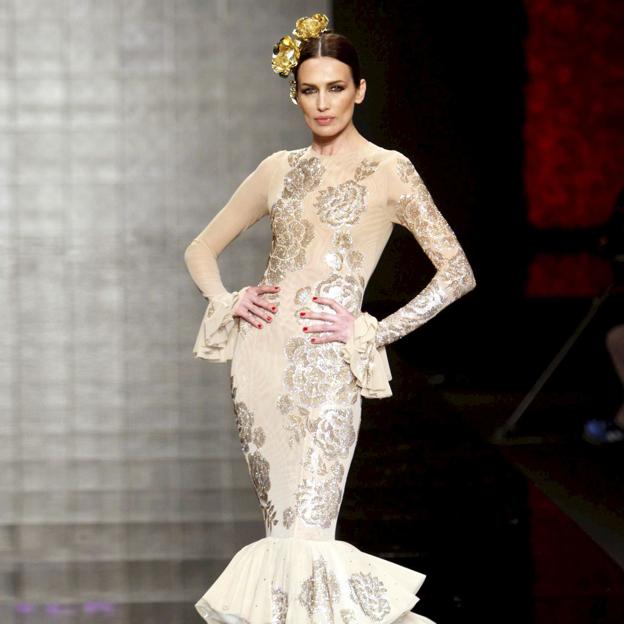 El espectacular vestido bordado con Swarovski que lució Nieves Álvarez y diseñó Vicky Martín-Berrocal.