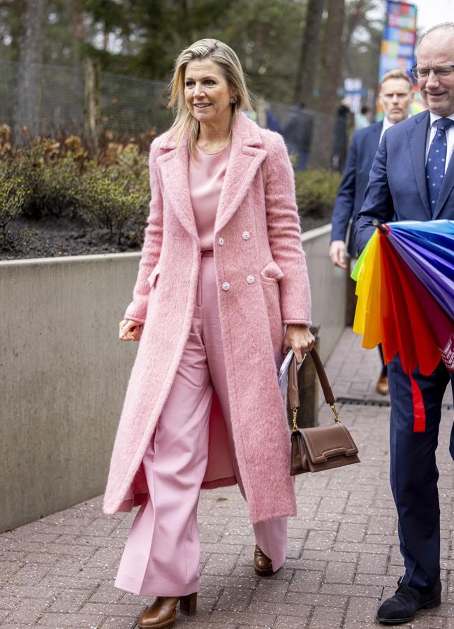 Máxima de Holanda con un look rosa. / GTRES