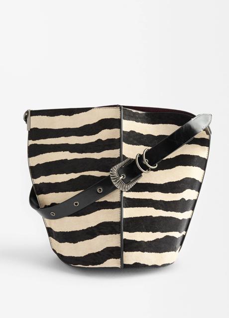 Bolso con estampado animal de Parfois (89,99 euros)