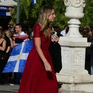 La curiosa historia de Christos Costarellos, el diseñador del vestido de novia que ha elegido la prometida de Nicolás de Grecia