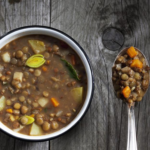 Receta sana de lentejas con verduras.