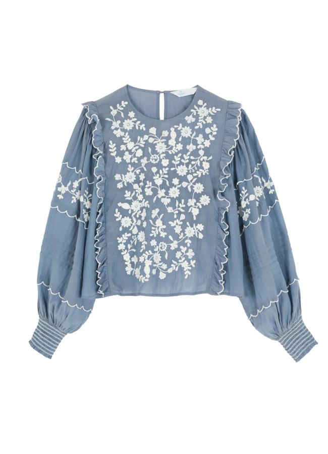 Blusa victoriana con manga abullonada de Paula Echevarría (22€)