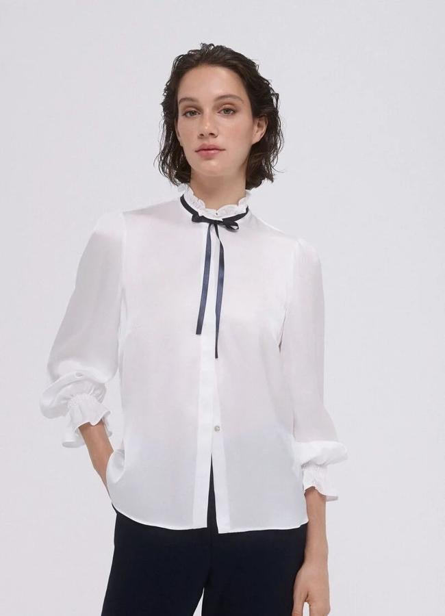 Blusa blanca con lazo a contraste