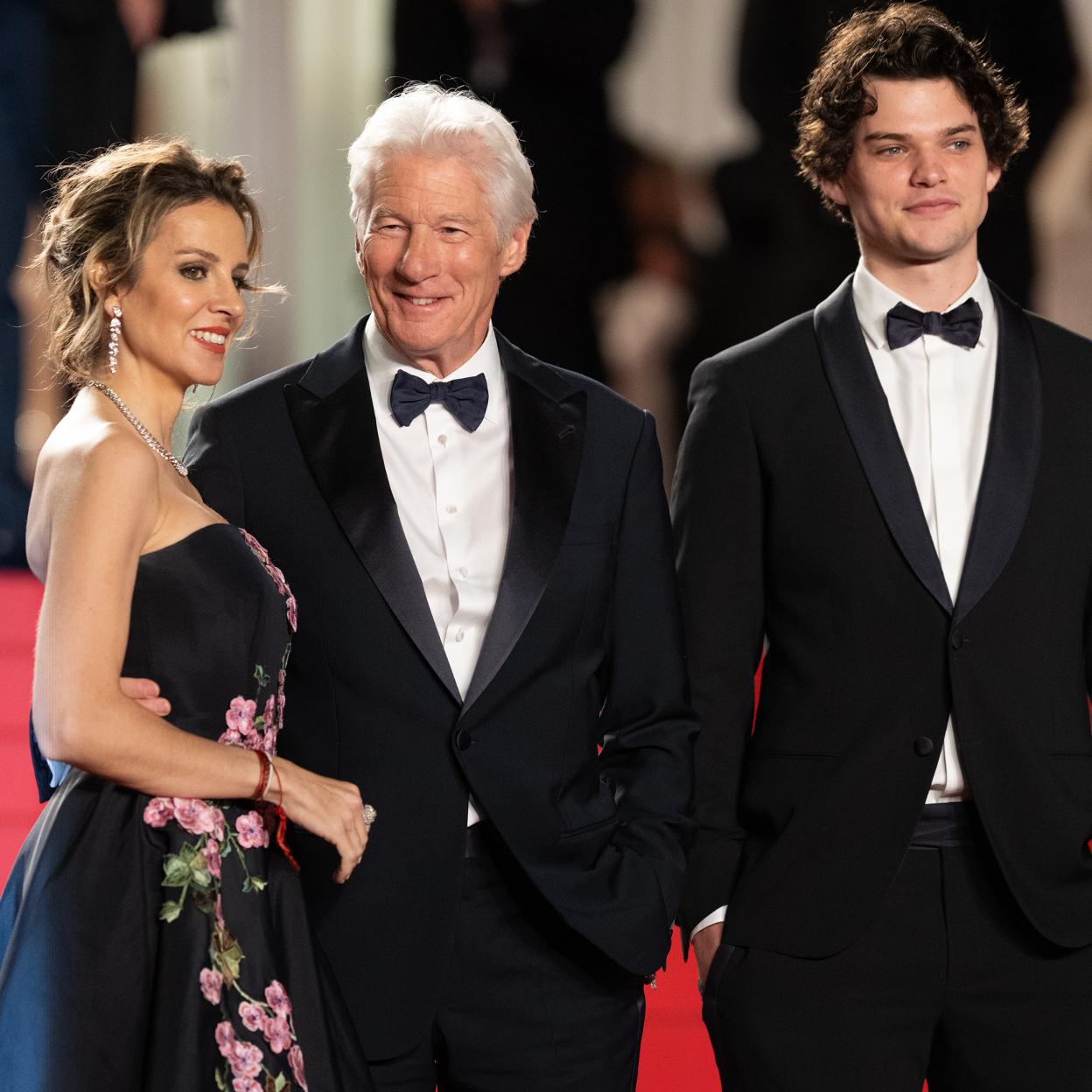 Alejandra Silva, Richard Gere y su hijo, Homer James Jigme. /getty