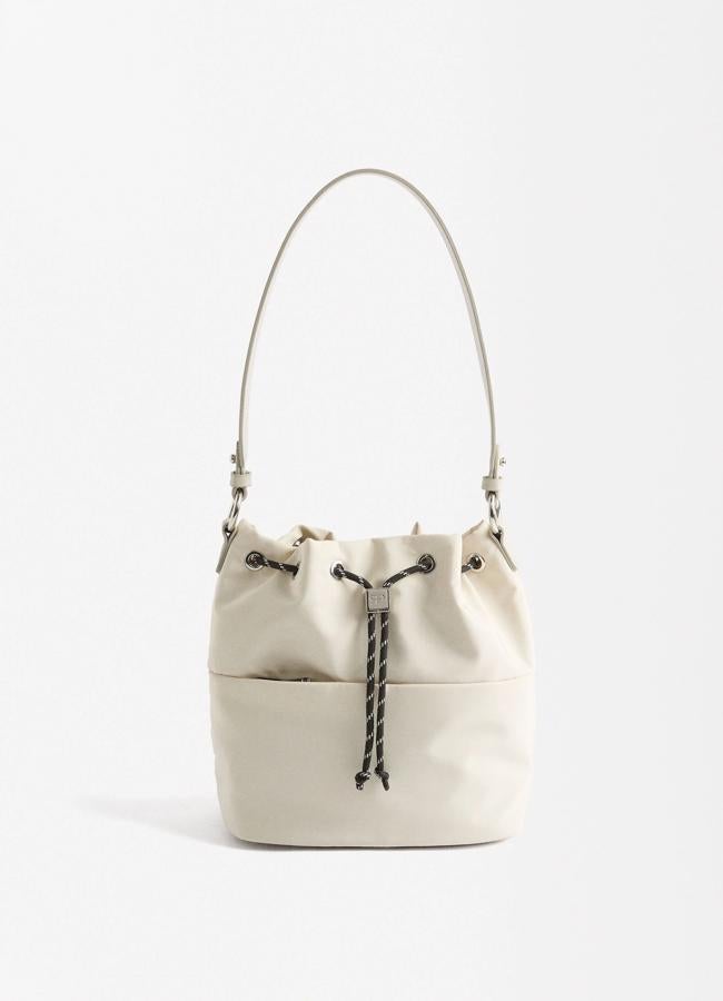 Bolso blanco de Parfois (17,99 euros)